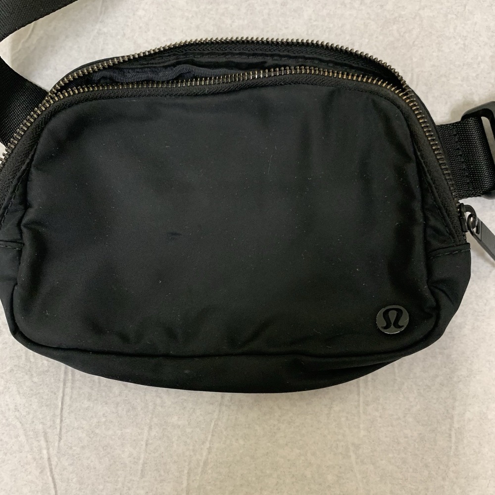 Lululemon LU9AX2S Everywhere Crossbody Belt Bag 1L Extended Strap Black